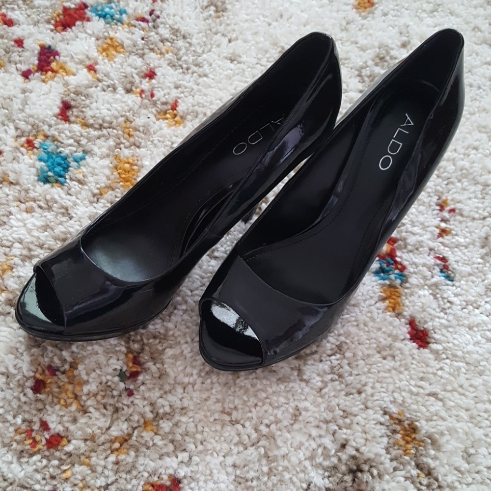 Also patent leather peephole heel